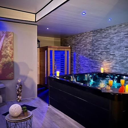 Appartement Charmant logement avec Spa, Sauna et terrasse à Bergues Extérieur photo