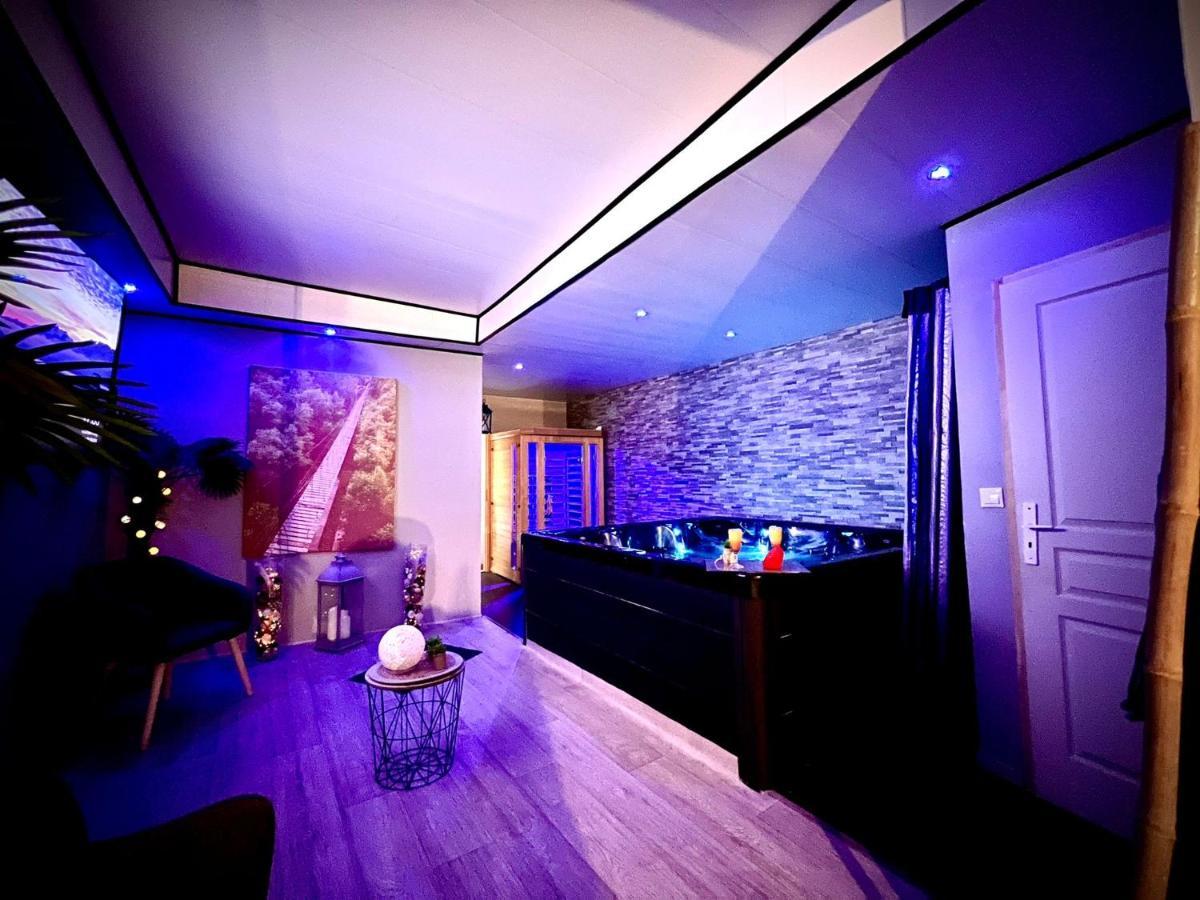 Appartement Charmant logement avec Spa, Sauna et terrasse à Bergues Extérieur photo